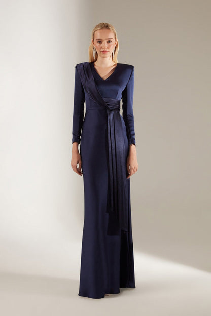 Saks-Abendkleid mit Schal und V-Ausschnitt