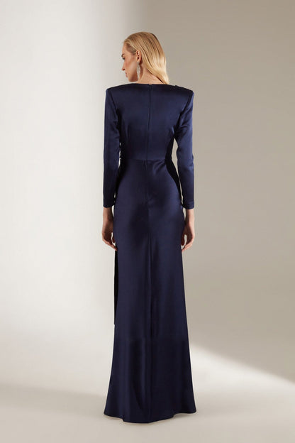 Saks-Abendkleid mit Schal und V-Ausschnitt